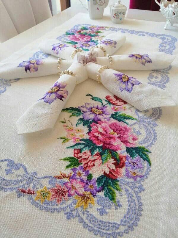 Вишита скатертина